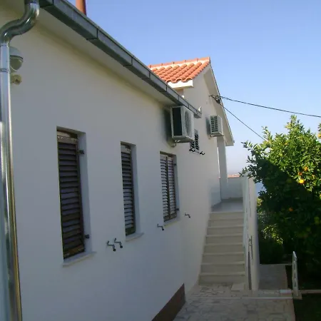 A1 Marina, Okrug Gornji