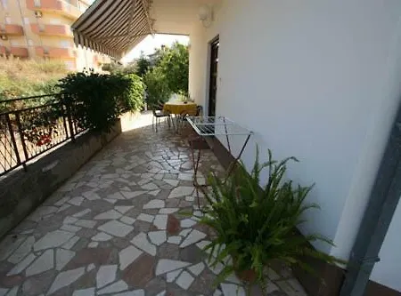 A1 Marina, Okrug Gornji * トロギール