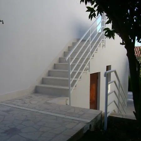 A1 Marina, Okrug Gornji