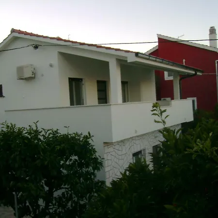 A1 Marina, Okrug Gornji