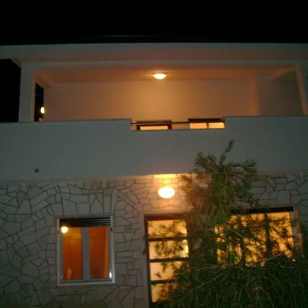 A1 Marina, Okrug Gornji *