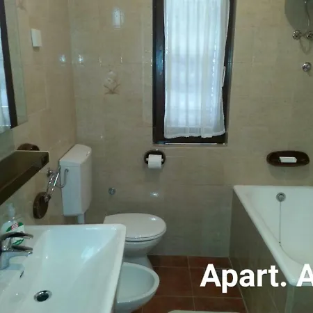 A1 Marina, Okrug Gornji Apartment *