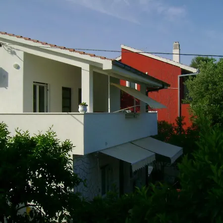 A1 Marina, Okrug Gornji *