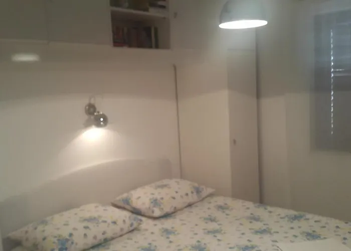 A1 Marina, Okrug Gornji