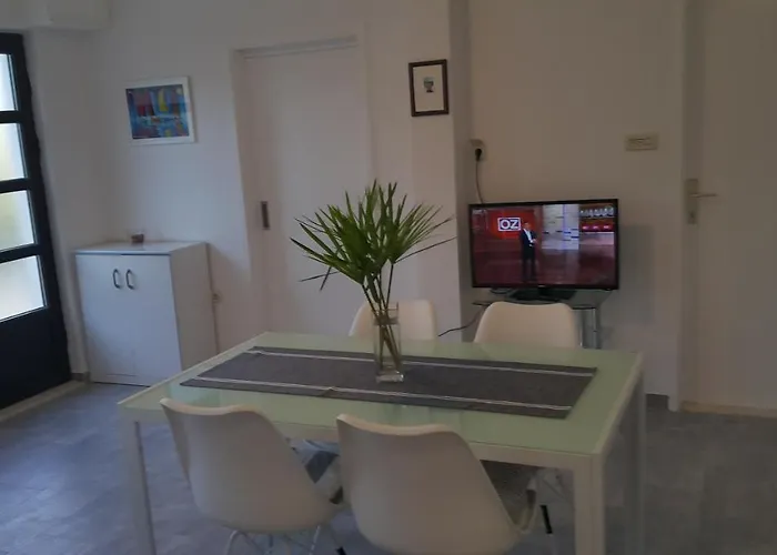 Daire A1 Marina, Okrug Gornji