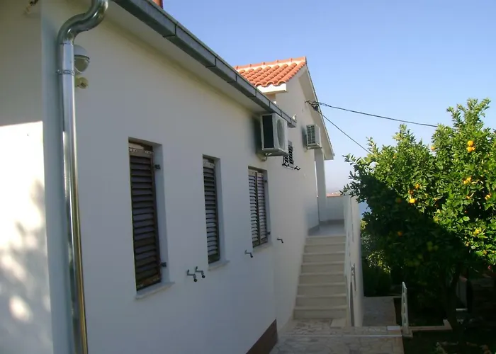 A1 Marina, Okrug Gornji