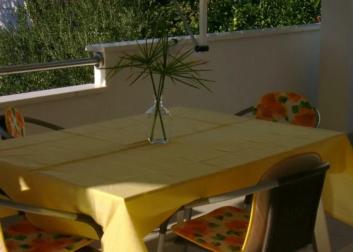 A1 Marina, Okrug Gornji