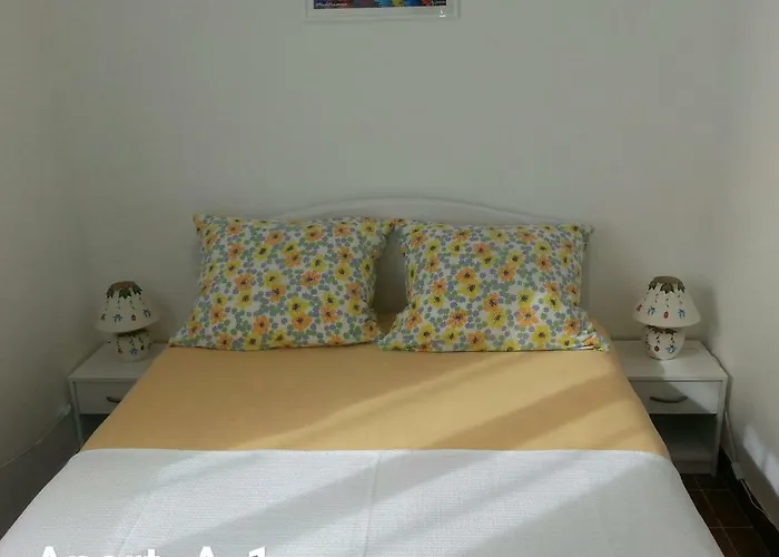 A1 Marina, Okrug Gornji