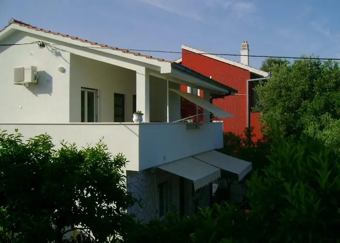 A1 Marina, Okrug Gornji *