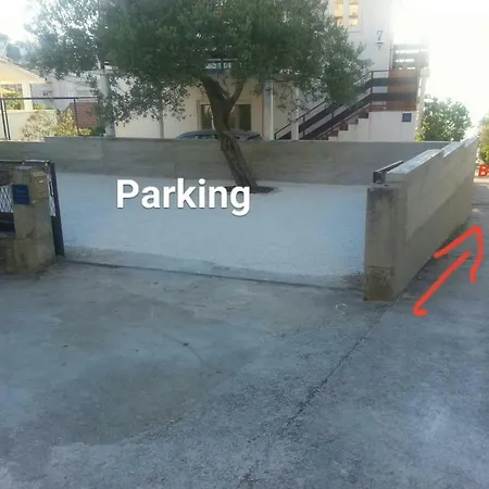 A1 Marina, Okrug Gornji *