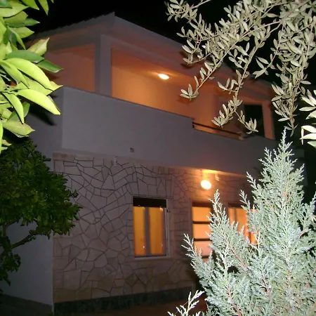 A1 Marina, Okrug Gornji Daire *